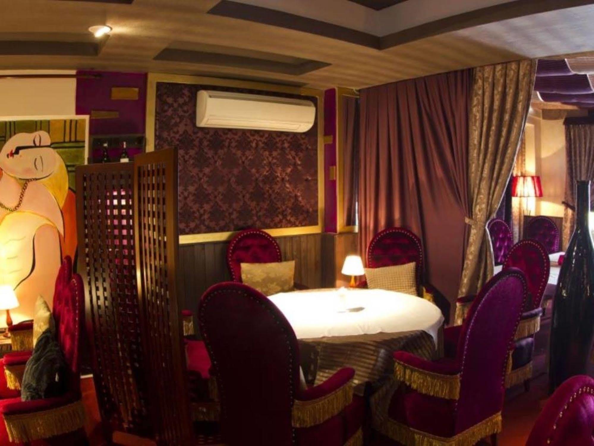 Crown Diamond Hotel - Phu My Hung District 7 Ho Şi Min Dış mekan fotoğraf