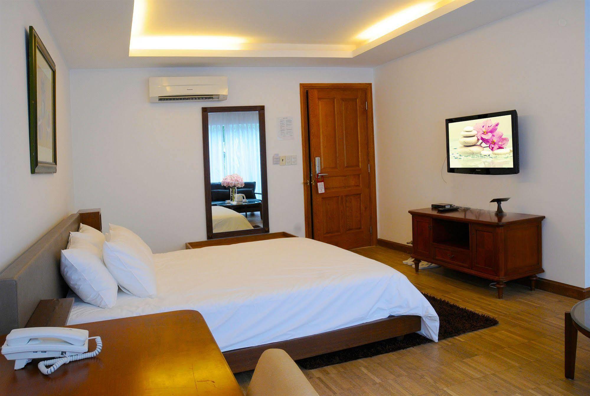 Crown Diamond Hotel - Phu My Hung District 7 Ho Şi Min Dış mekan fotoğraf