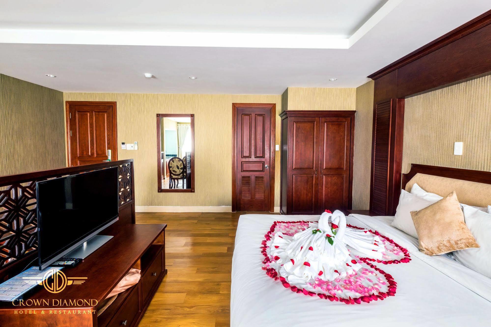 Crown Diamond Hotel - Phu My Hung District 7 Ho Şi Min Dış mekan fotoğraf
