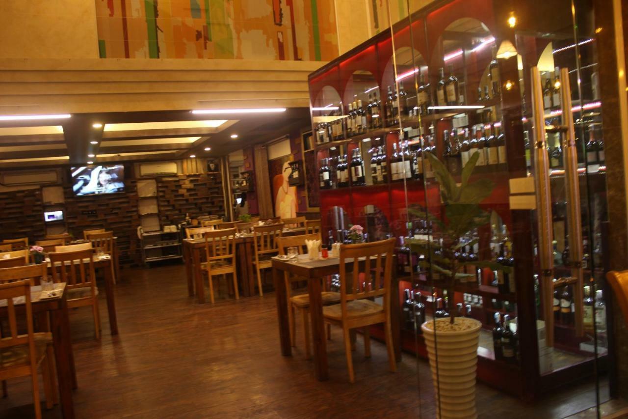 Crown Diamond Hotel - Phu My Hung District 7 Ho Şi Min Dış mekan fotoğraf